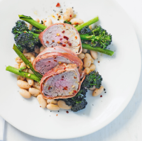 Herbed pork with broccoli & white beans